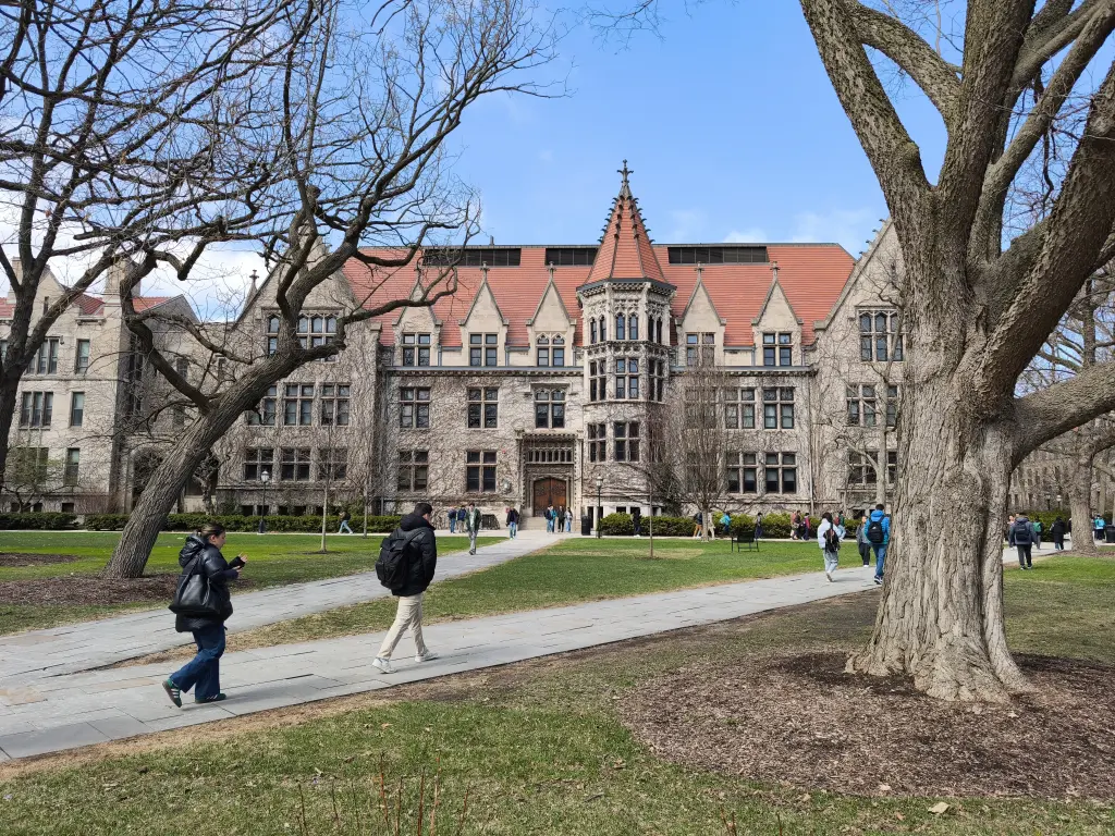 ChicagoUniversity03.webp